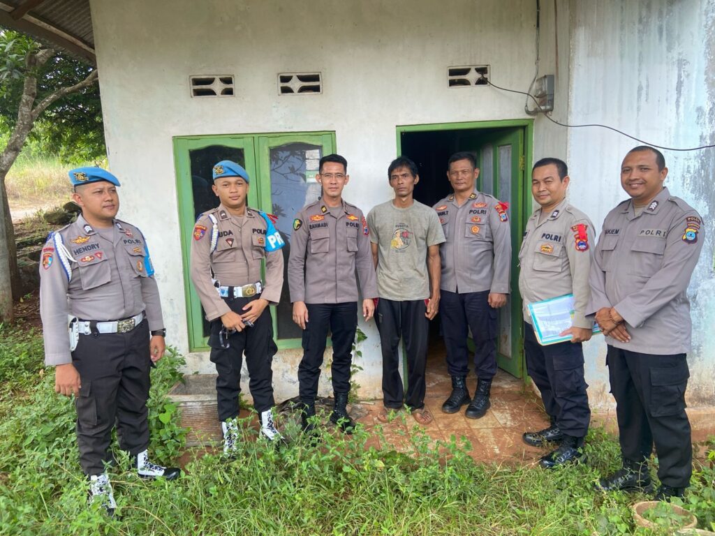 Home Visite Kepada Anggota Res Tanah Laut Yang Menderita Sakit Oleh Biddokkes Polda Kalsel Beserta Sie Dokkes Res Tanah Laut