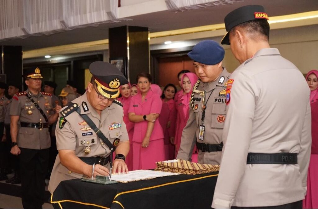 Rotasi Kepimpinan Di Lingkungan Polda Kalsel  Kabiddokkes Polda Kalsel Juga Di Rotasi